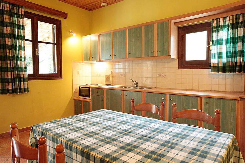 קרי Yannis' Village חדר תמונה