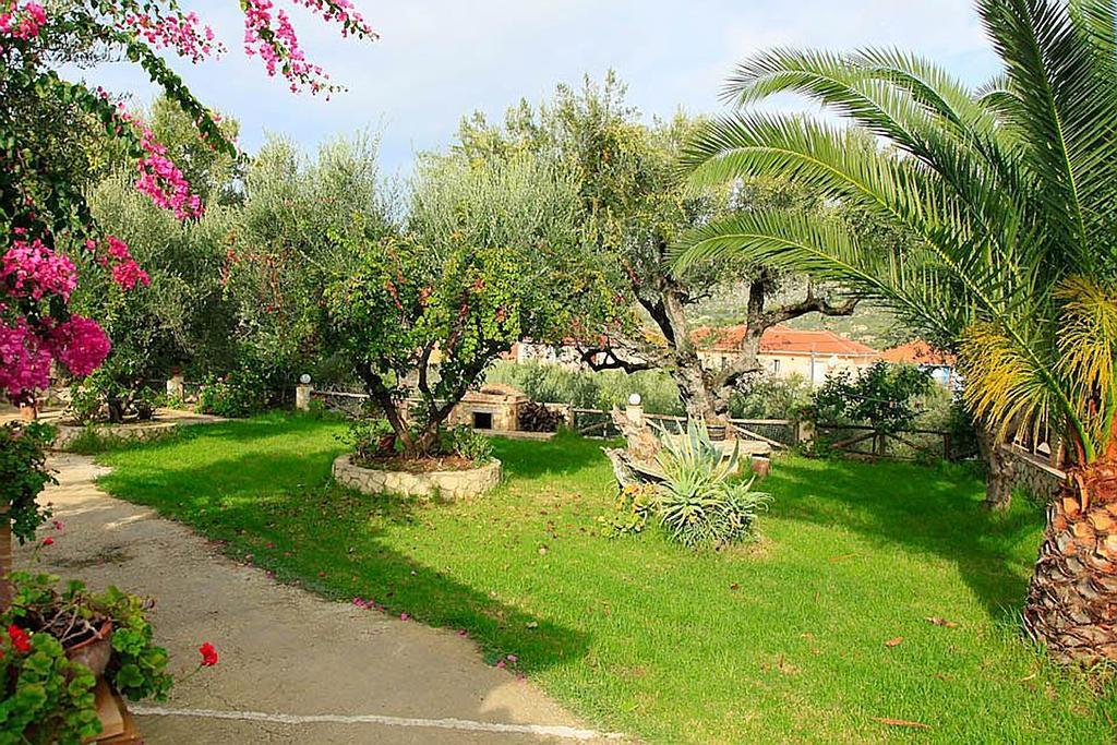 קרי Yannis' Village חדר תמונה