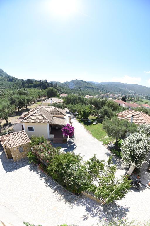 קרי Yannis' Village מראה חיצוני תמונה