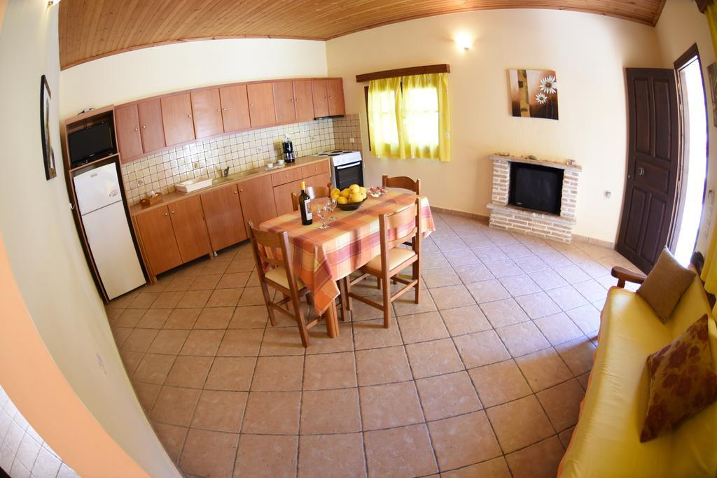 קרי Yannis' Village מראה חיצוני תמונה