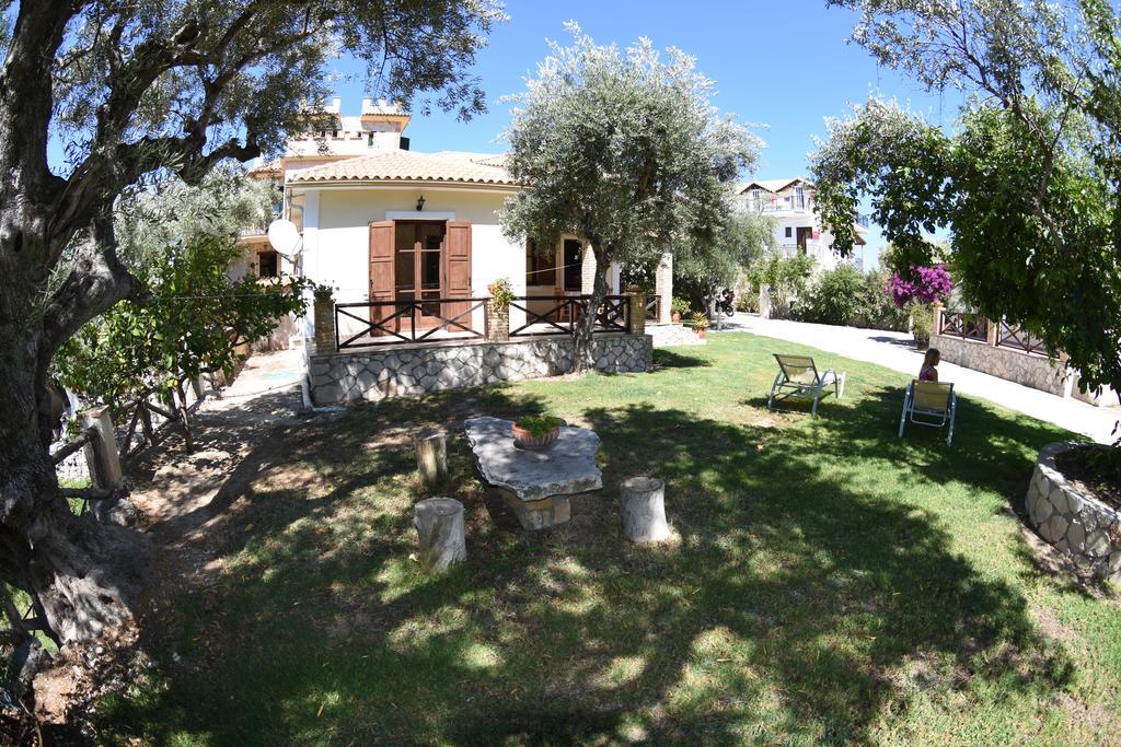 קרי Yannis' Village מראה חיצוני תמונה