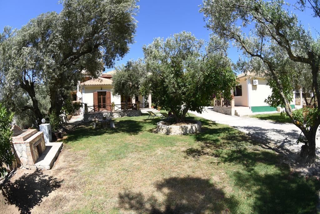 קרי Yannis' Village מראה חיצוני תמונה