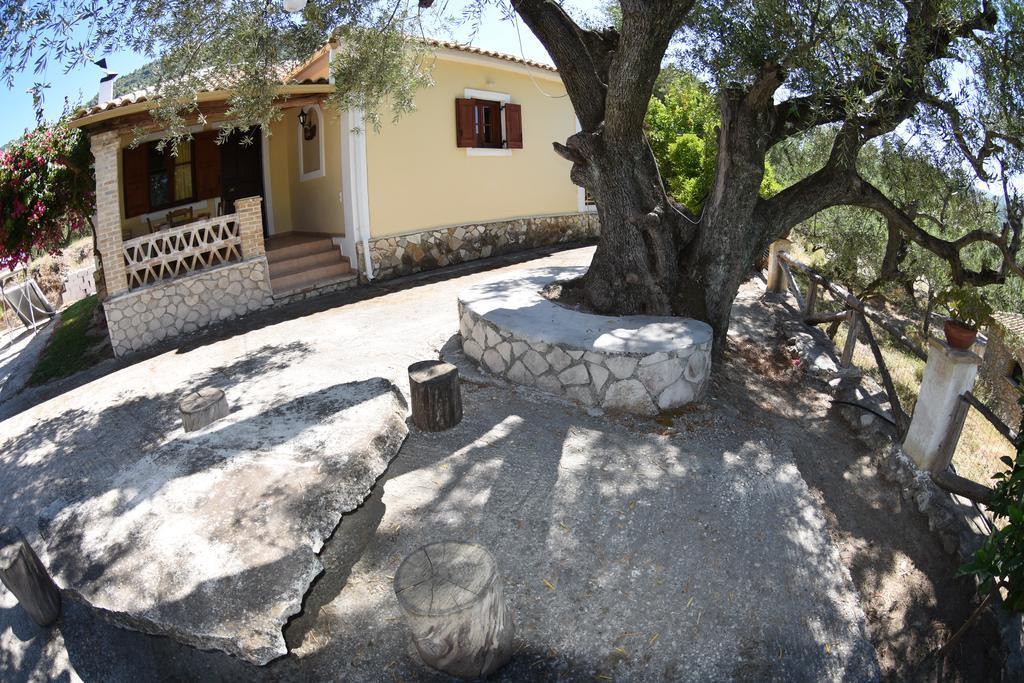 קרי Yannis' Village מראה חיצוני תמונה